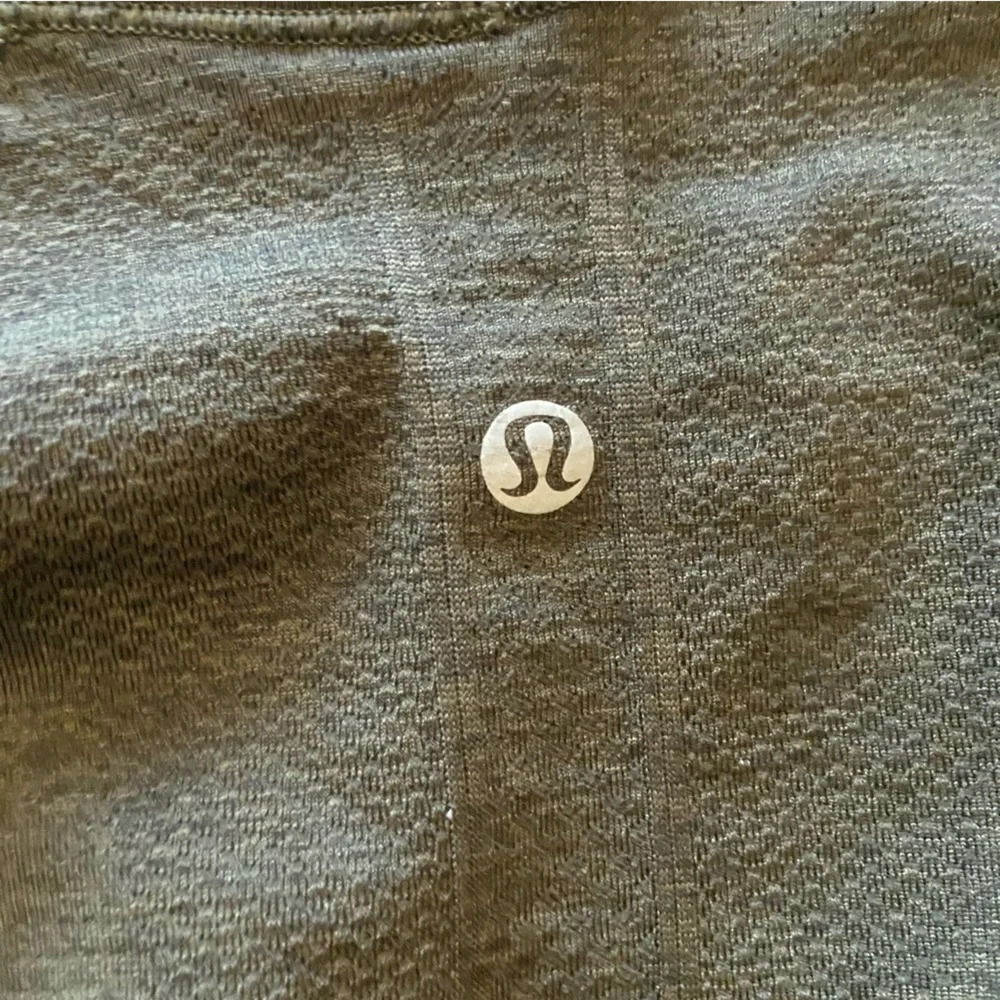 Women's Lululemon Swiftly Tech Long Sleeve Crew green size 4